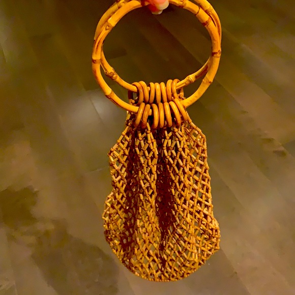 Wood beaded macrame with bamboo handles handbag - Picture 3 of 7